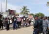 “No queremos más cuentos”: protestan frente a escuela donde Abinader inauguró el año escolar