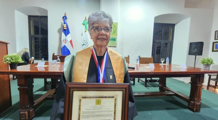 Historiadora María Filomena González Canalda ingresa como miembro de número de la Academia de Ciencias