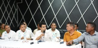 Wellington Arnaud socializa soluciones con comunitarios de Matanzas, provincia Peravia