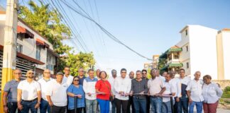 Alcalde Dío Astacio inaugura SISDRAP y asfaltado de calles en Prados del Cachón, Lucerna, resolviendo 25 años de inundaciones históricas