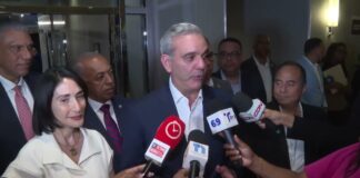 Abinader teme o no confía en la prensa dominicana de New York