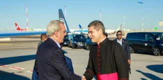 Abinader llega a Roma e invitará al papa León XIV a visitar República Dominicana en 2027