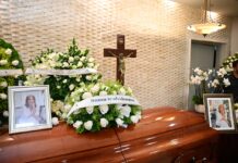 Numerosas personas asisten en Santo Domingo al sepelio Cosette Bonnelly
