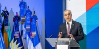 Abinader llama a convertir el crecimiento económico en bienestar popular