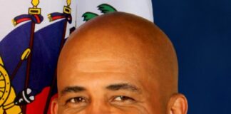 Michel Martelly se registra como candidato presidencial en Haití