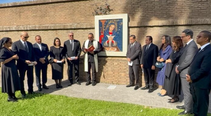 Presidente Abinader llama al pueblo dominicano a orar por salud papa León XIV